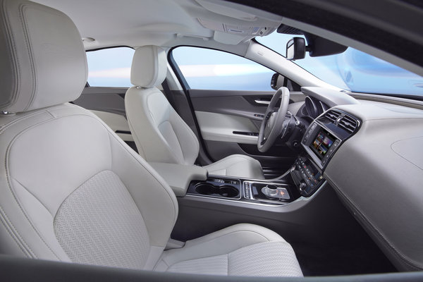 2016 Jaguar XE sedan Interior