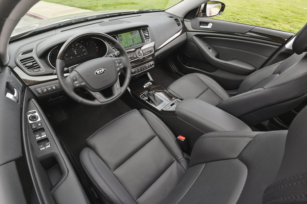 2015 Kia Cadenza Interior