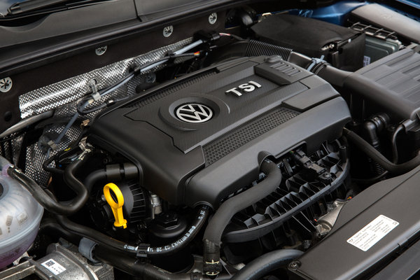 2015 Volkswagen Golf SportWagen Engine