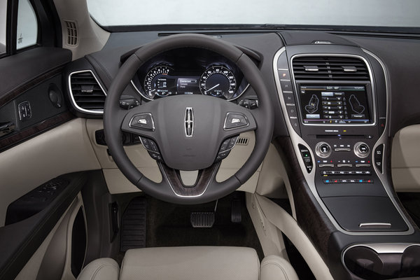 2016 Lincoln MKX Instrumentation