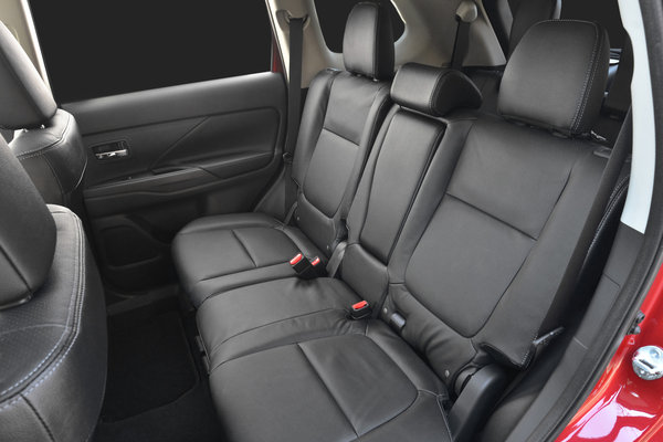 2016 Mitsubishi Outlander Interior