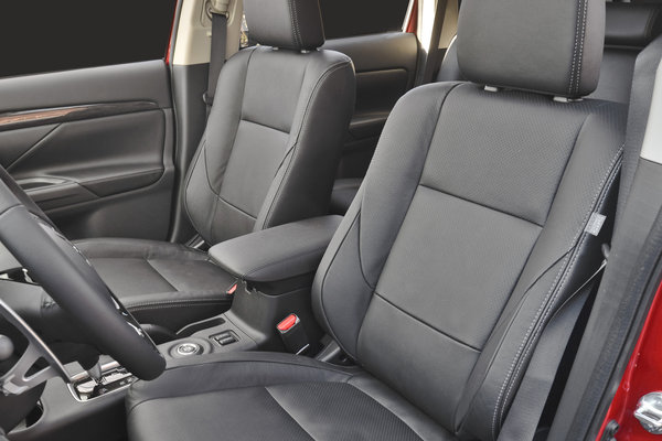 2016 Mitsubishi Outlander Interior