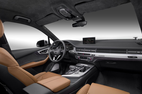 2016 Audi Q7 e-tron Interior