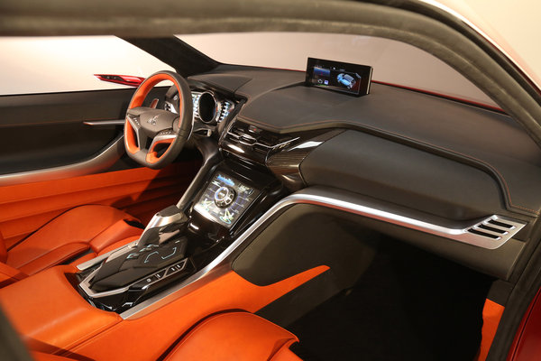 2015 Mitsubishi XR-PHEV II Interior