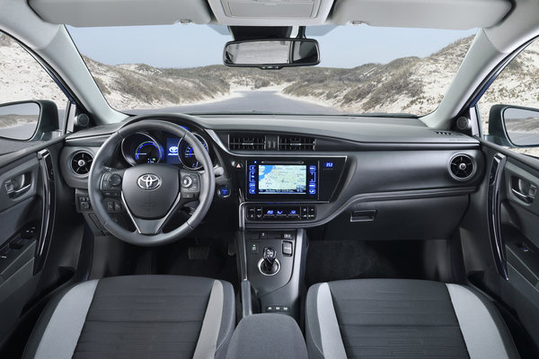 2015 Toyota Auris Interior