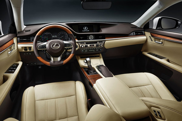 2016 Lexus ES Interior