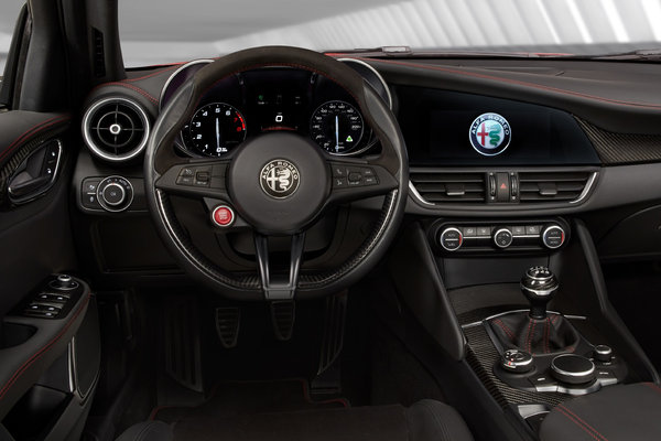 2017 Alfa Romeo Giulia Quadrifoglio Instrumentation