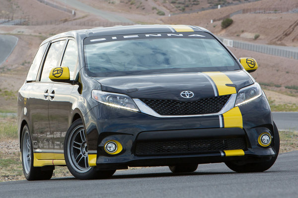 2015 Toyota Sienna R-Tuned