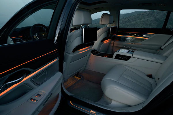 2016 BMW 7-Series Interior