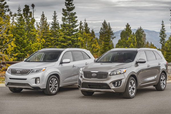 2016 Kia Sorento (R) AND 2015 Kia Sorento (L)