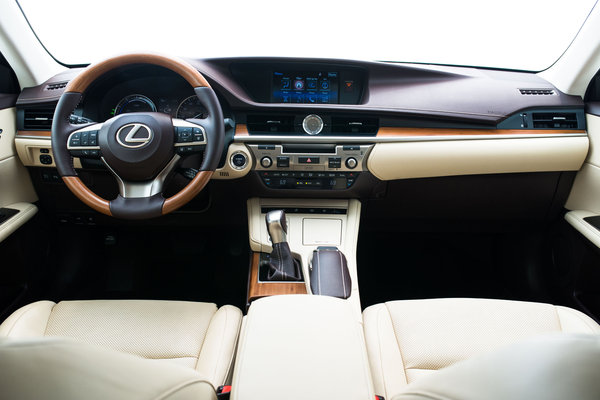 2016 Lexus ES Interior