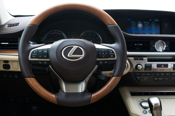 2016 Lexus ES Instrumentation