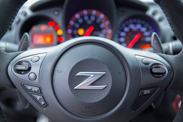 2016 Nissan 370Z Instrumentation