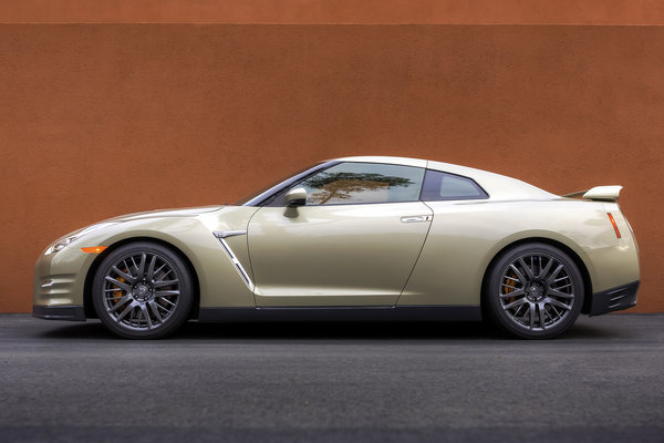 2016 Nissan GT-R 45th Anniversary Gold Edition