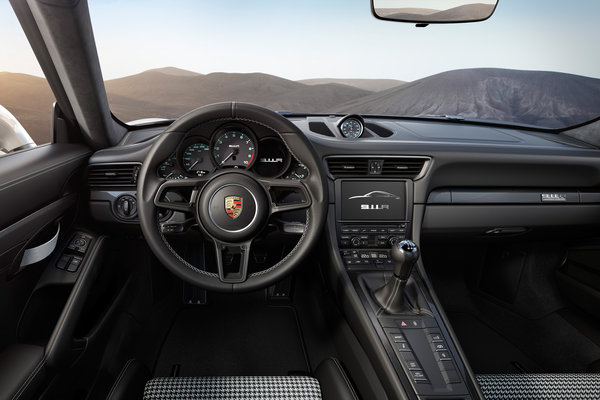 2016 Porsche 911 R Instrumentation