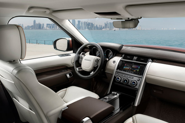 2017 Land Rover Discovery Interior