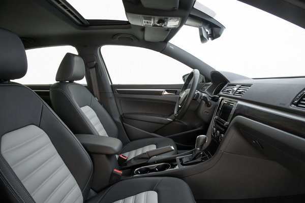 2016 Volkswagen Passat GT Interior