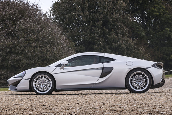 2017 McLaren 570GT