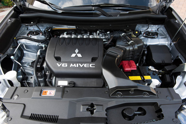 2017 Mitsubishi Outlander GT Engine