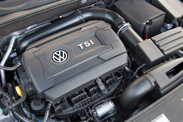 2017 Volkswagen Passat R-Line Engine
