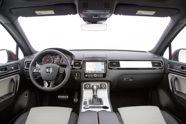 2017 Volkswagen Touareg Interior