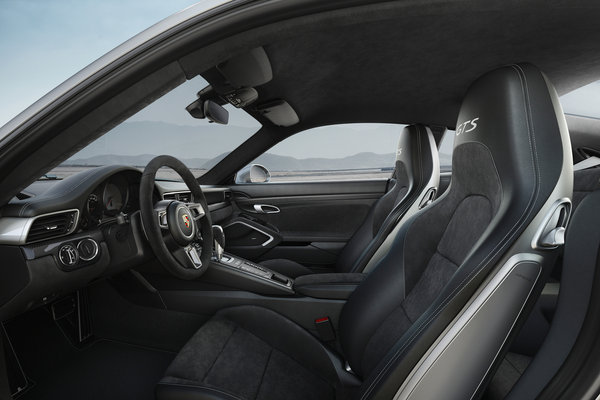 2018 Porsche 911 Carrera Coupe Interior