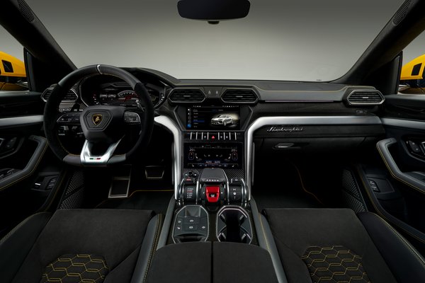 2018 Lamborghini Urus Interior