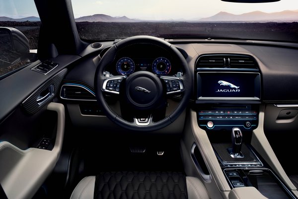 2019 Jaguar F-Pace SVR Instrumentation