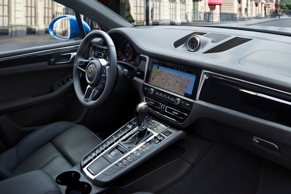 2019 Porsche Macan Interior