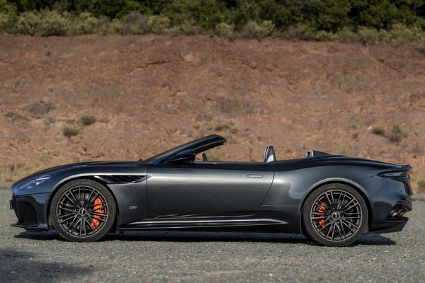 2020 Aston Martin DBS Superleggera Volante