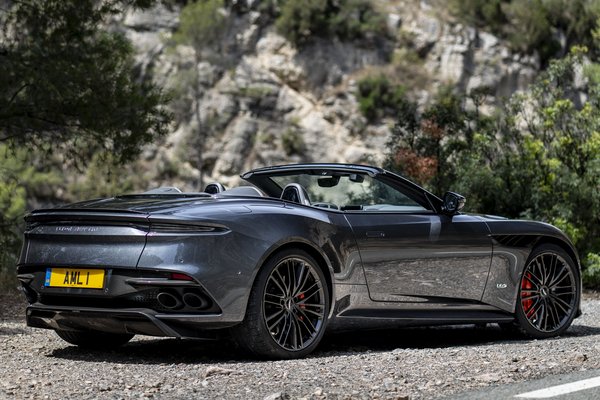 2020 Aston Martin DBS Superleggera Volante