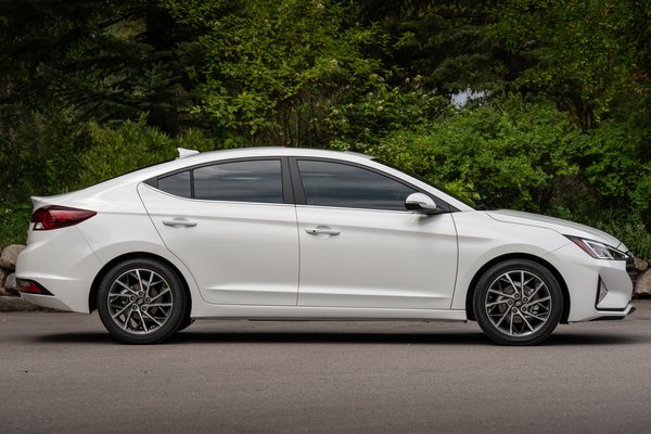 2019 Hyundai Elantra Limited sedan