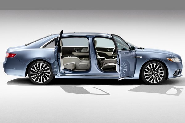 2019 Lincoln Continental Coach Door