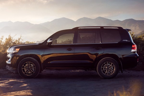 2020 Toyota Land Cruiser Heritage edition