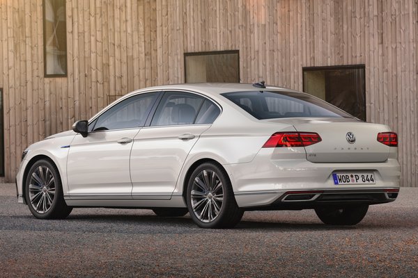 2020 Volkswagen Passat GTE sedan