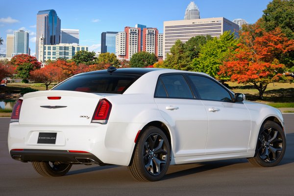 2020 Chrysler 300 with Red S Appearance