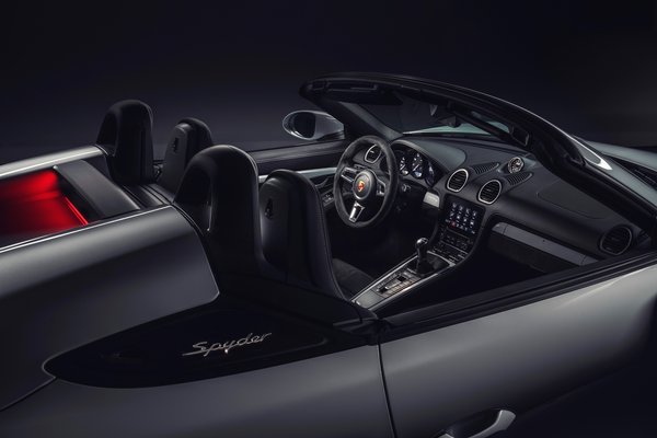 2020 Porsche 718 Spyder Interior