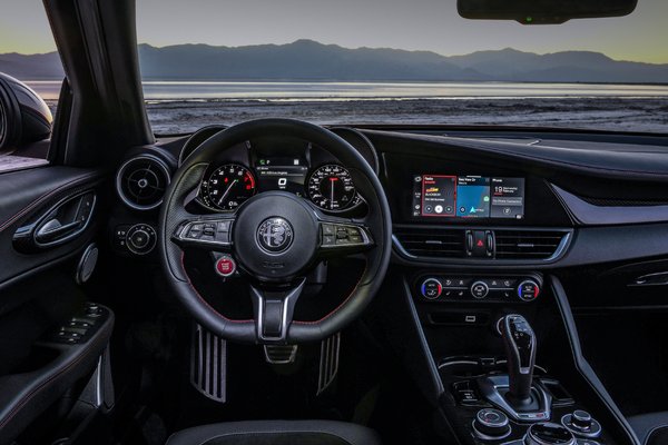 2021 Alfa Romeo Giulia Quadrifoglio Instrumentation