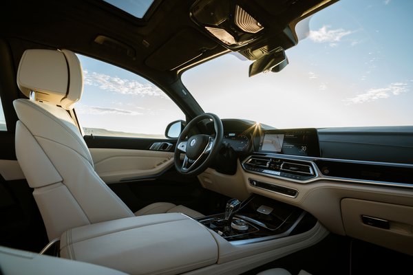 2021 BMW Alpina XB7 Interior