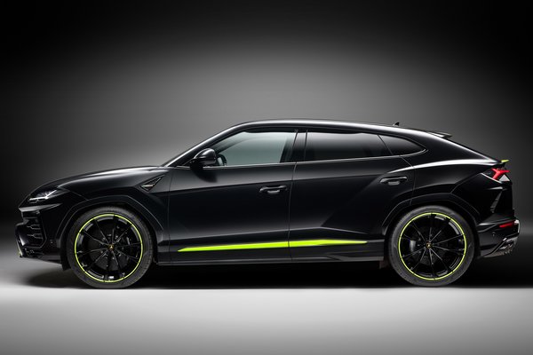 2021 Lamborghini Urus Graphite Capsule