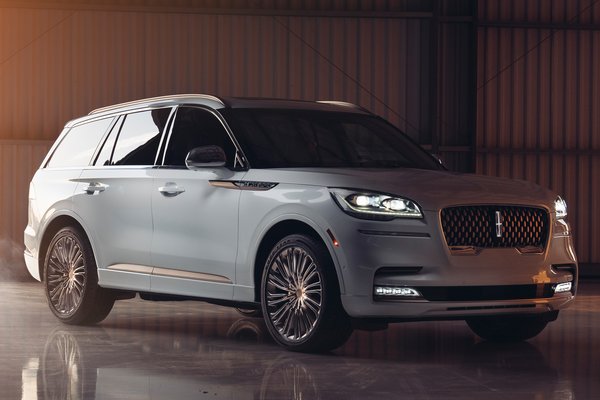 2021 Lincoln Aviator Shinola