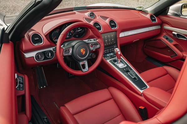 2021 Porsche 718 Boxster 25 Years edition Interior