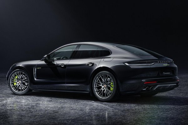 2022 Porsche Panamera Platinum