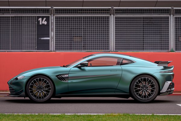 2022 Aston Martin Vantage F1 Edition