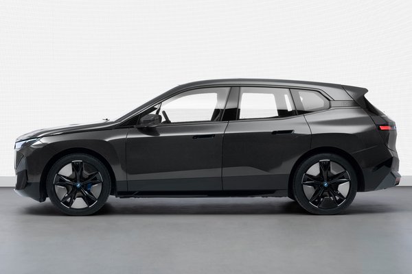 2022 BMW iX Flow