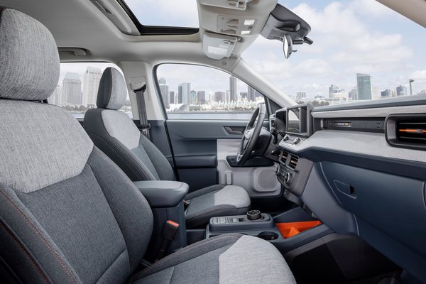2022 Ford Maverick XLT Hybrid Interior