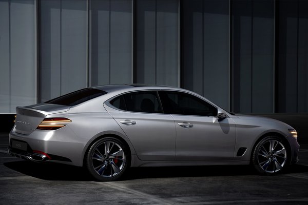 2022 Genesis G70