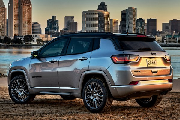 2022 Jeep Compass Limited with High Altitude Package