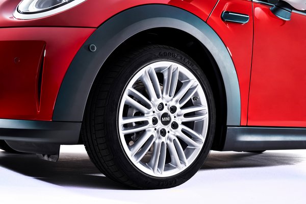 2022 Mini Cooper Hardtop 2-door Wheel