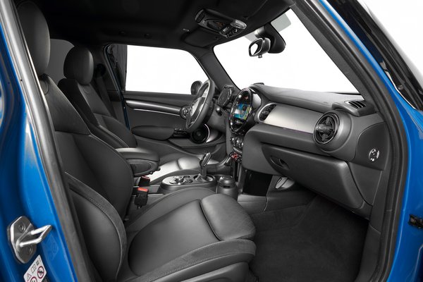 2022 Mini Cooper S Hardtop 4-door Interior